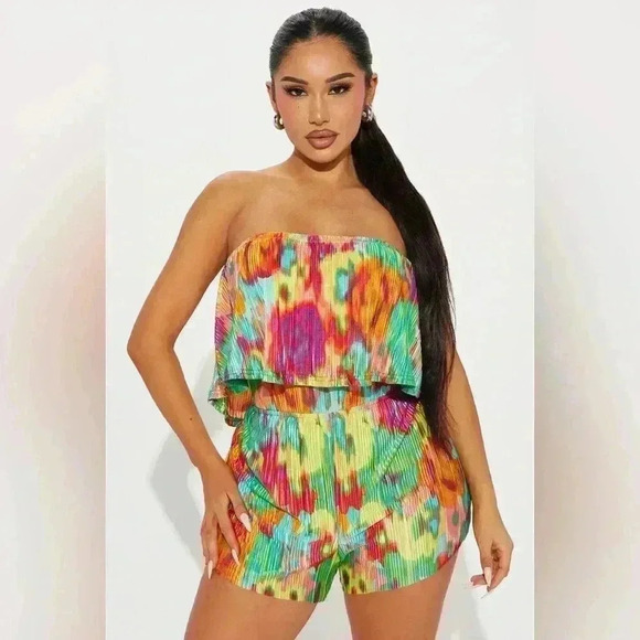 Fashion Nova Yesenia Plisse Strapless Flounce Stretch Romper Size 1X NWT - Picture 1 of 14